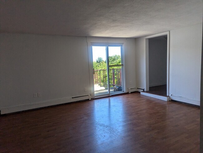 Photo - 581 Proctor Ave Unit 3