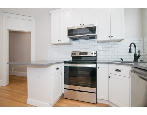 Building Photo - 72 Ashford St Unit 3