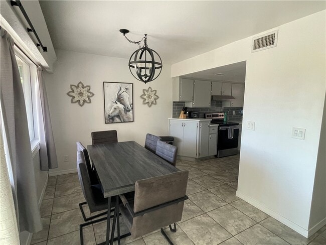 Photo - 2677 Country Club Dr