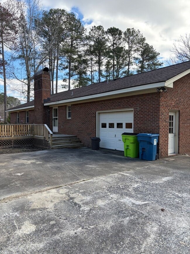 Photo - Spacious 3 Bedroom, 2 Bath Home on Over an Acre – Lawn Care Included!