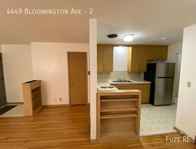 Photo - 4449 Bloomington Ave Unidad 2