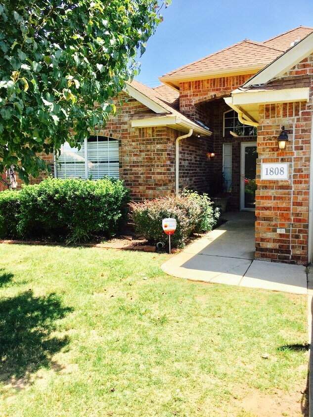 Wonderful Edmond Rental Home in Copper Creek - Wonderful Edmond Rental Home in Copper Creek
