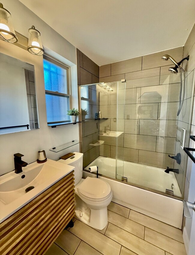 Photo - 1367 K St SE