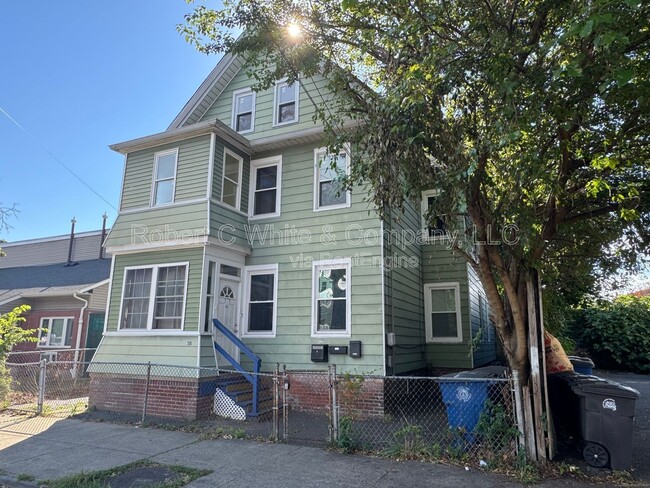 Building Photo - 106 Day St Unit 2