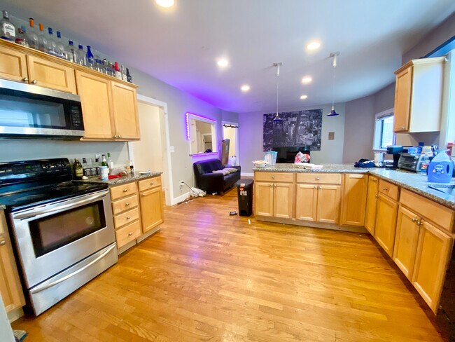 Photo - 74 Ashford St