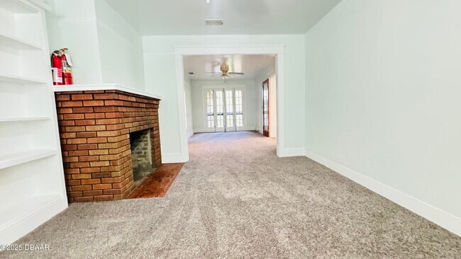 Photo - 215 Glenview Blvd