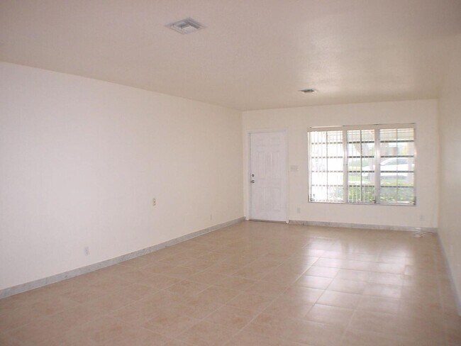 Photo - 590 NE Wavecrest Way