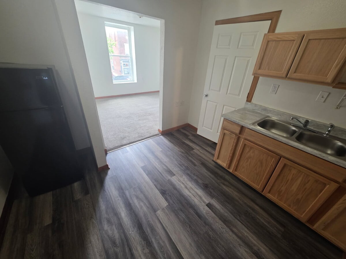 Photo - 170 N Main St