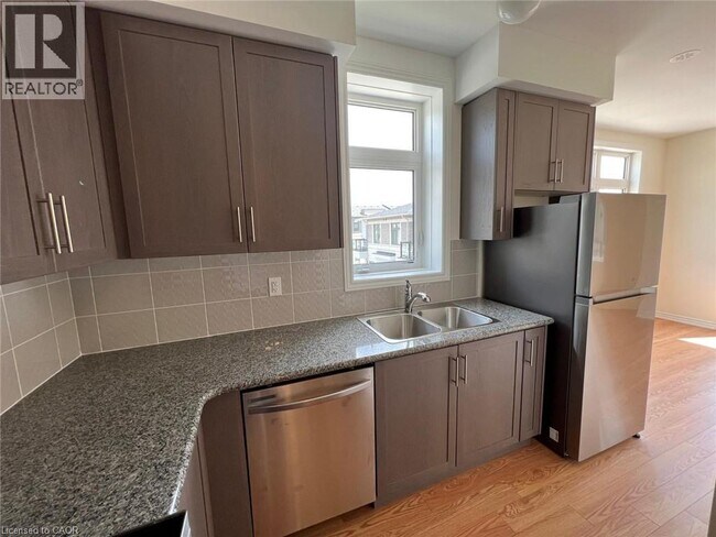 Photo - 10 Halliford Pl