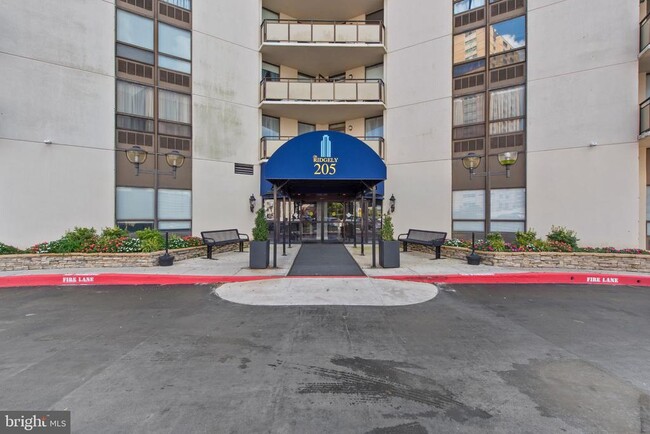 Building Photo - 205 E Joppa Rd Unit 1202