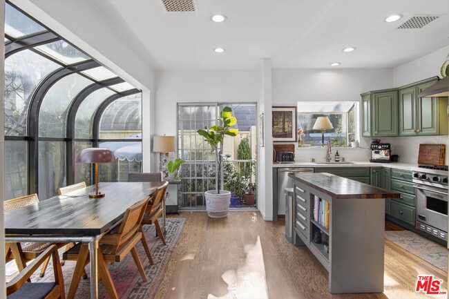 Photo - 8998 Lloyd Pl