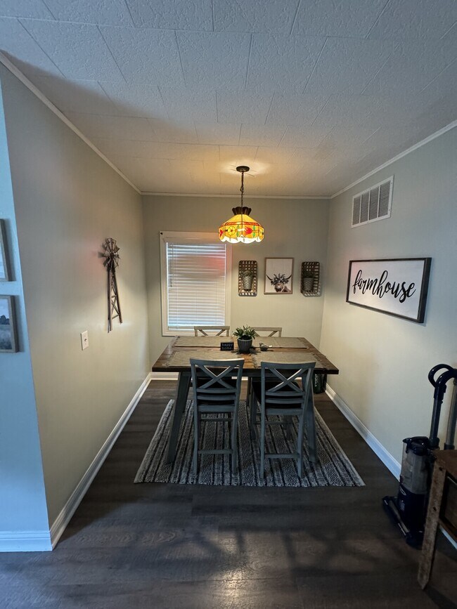 Photo - 212 N Elm St