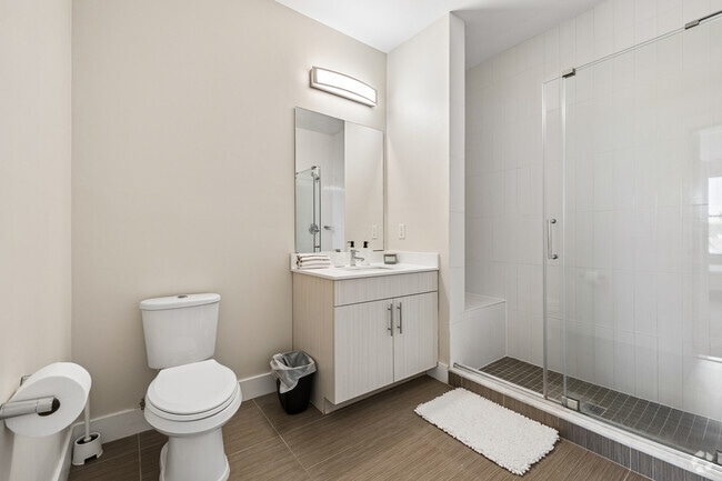 1BR, 1BA - 536SF - Bathroom