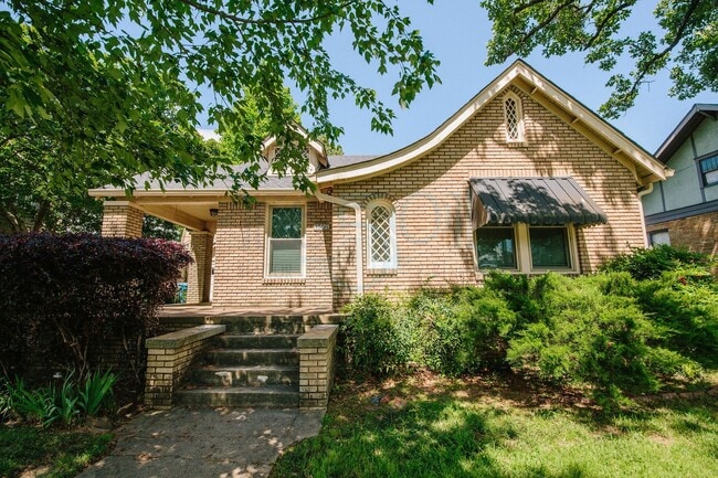 Photo - Yellow Bungalow in Hillcrest