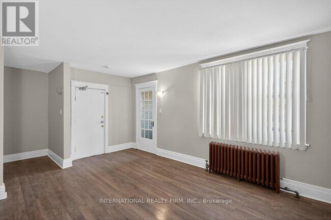 Photo - 109 Balsam Ave S Unité 4
