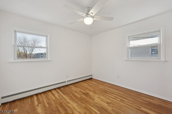 Photo - 33 N Willow St