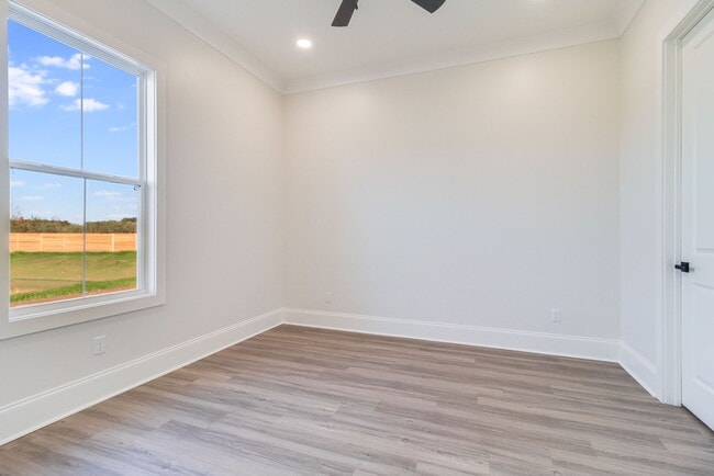 Photo - 310 Edsall Ln