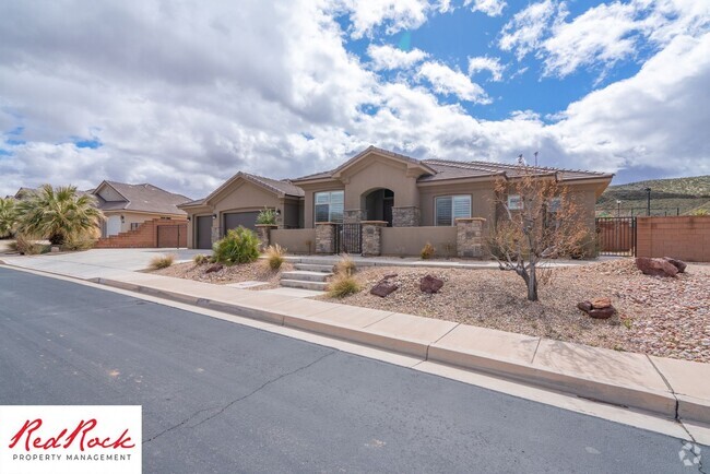 Building Photo - Spacious 4 bedroom 3.5 bathroom home.