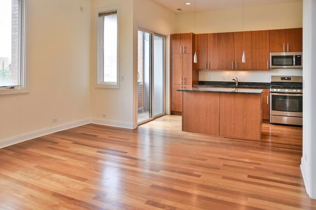Photo - 1354 W Augusta Blvd Unit 202