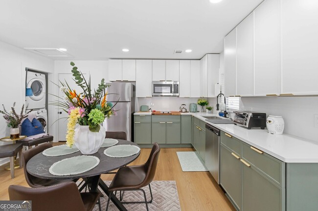 Photo - 758 Braemar Ave SW