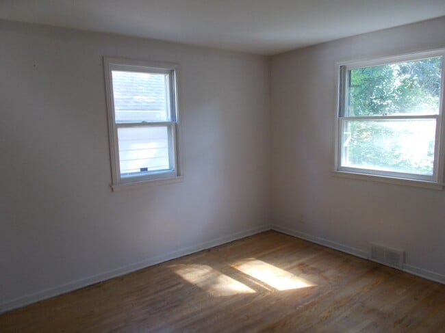 Photo - 70 Woodhill Dr