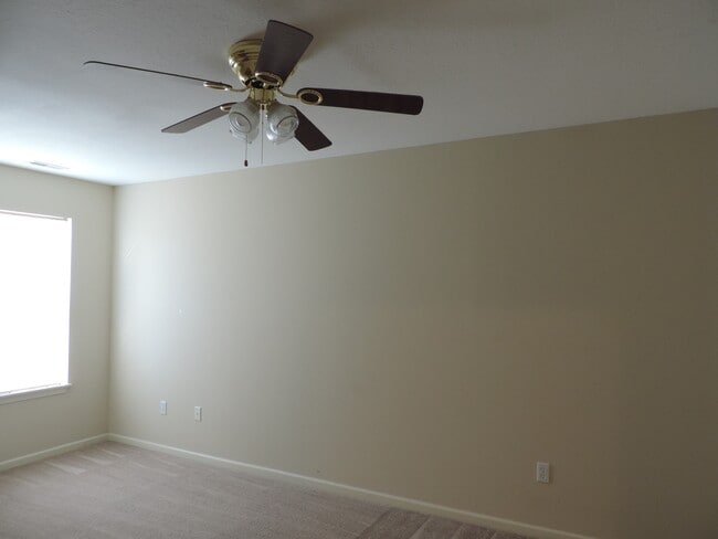 Photo - 1214 Dustins Way