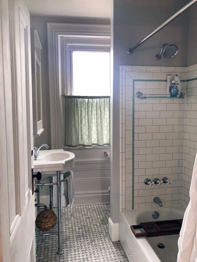 Photo - 3 bed 1 bath - beautiful Southside flats home, central air, in unit laundry, udpated