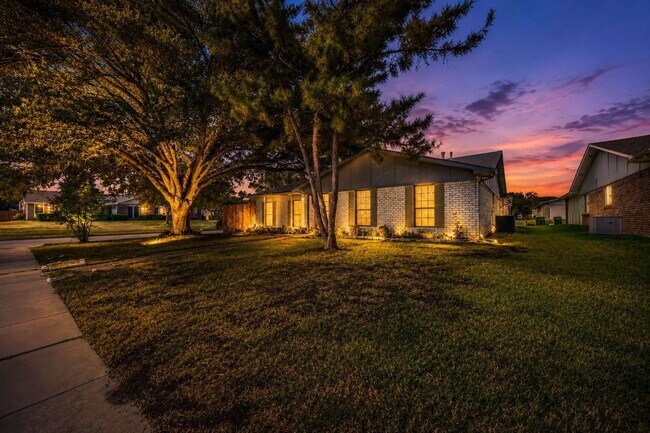 "Spacious 4-Bedroom Retreat with Pool & Elegant Finishes in Plano!"