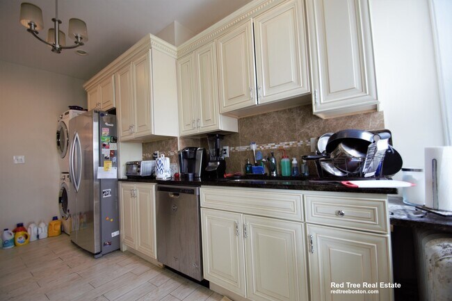 Photo - 11 Babcock St Unit 2