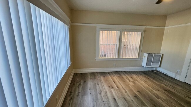 Photo - 1330 W 11th St Unidad 2