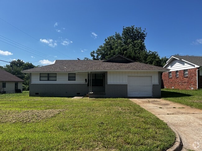 Building Photo - 1424 NE 34th St Rental