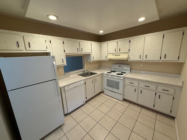 Photo - 1820 N Lauderdale Ave Unit 3204