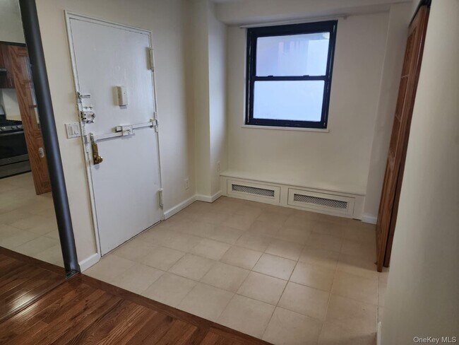 Photo - 61-45 98th St Unit 8G