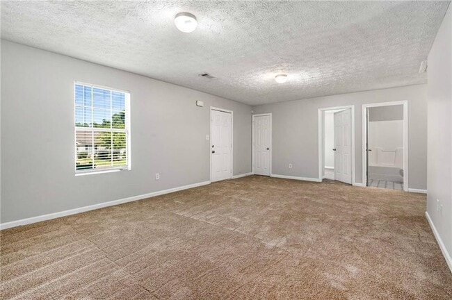 Photo - 588 Elle's Wy