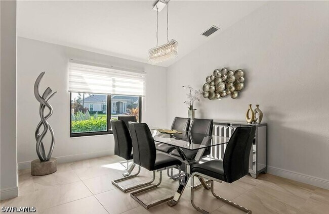 Photo - 2307 Queens Way