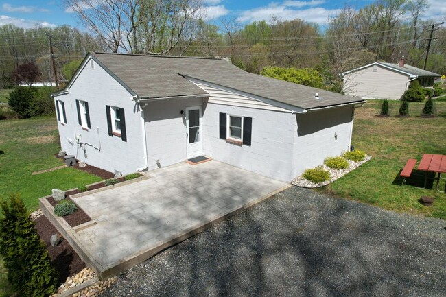 Building Photo - 211 Friendship Rd Rental