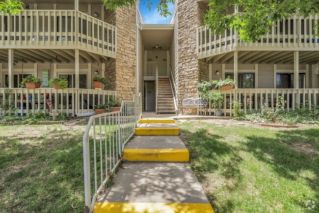 Building Photo - $1,825 - 2 Bed, 2 Bath Condo in Denver wit... Unit 9-202