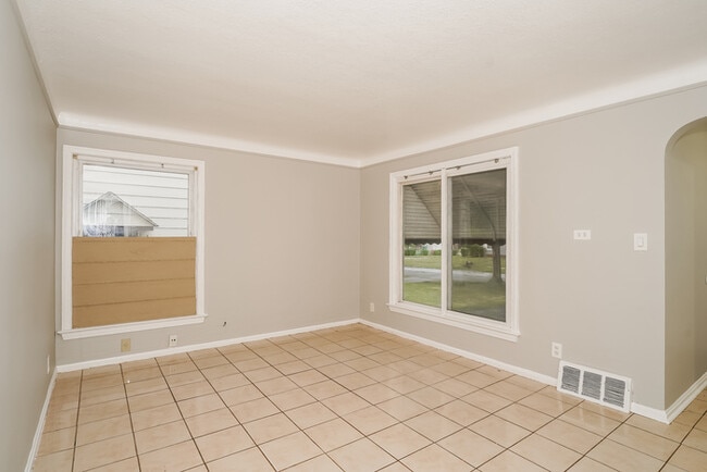 Photo - 18505 Maple Heights Blvd