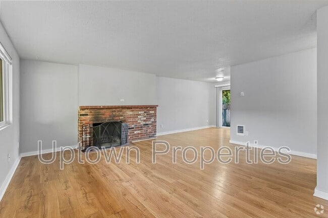 Building Photo - 4035 SE King Rd Unit Apt D