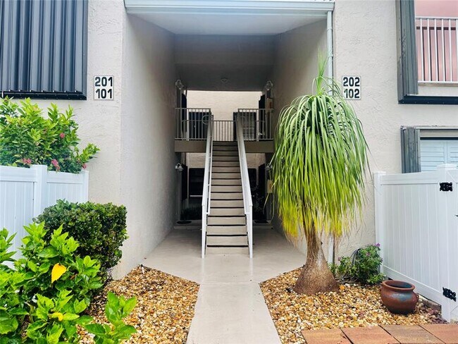 Photo - 3216 S Lakeview Cir Unit 5-202