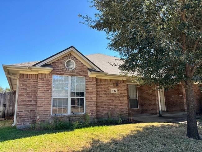 Photo - AUGUST PRE-LEASE!! 3 Bed/3 Bath Duplex in ...