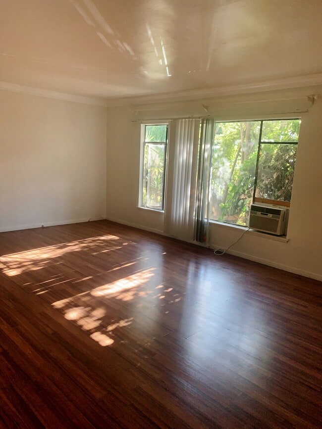 Photo - 1850 N La Brea Ave Unit 102
