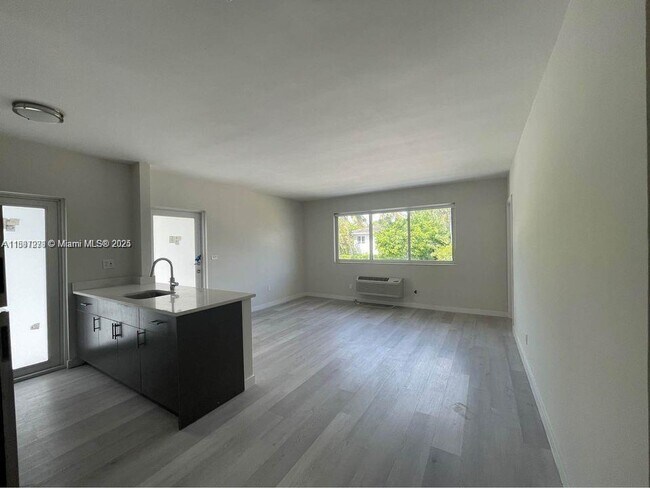 Photo - 1525 Michigan Ave Unidad 1