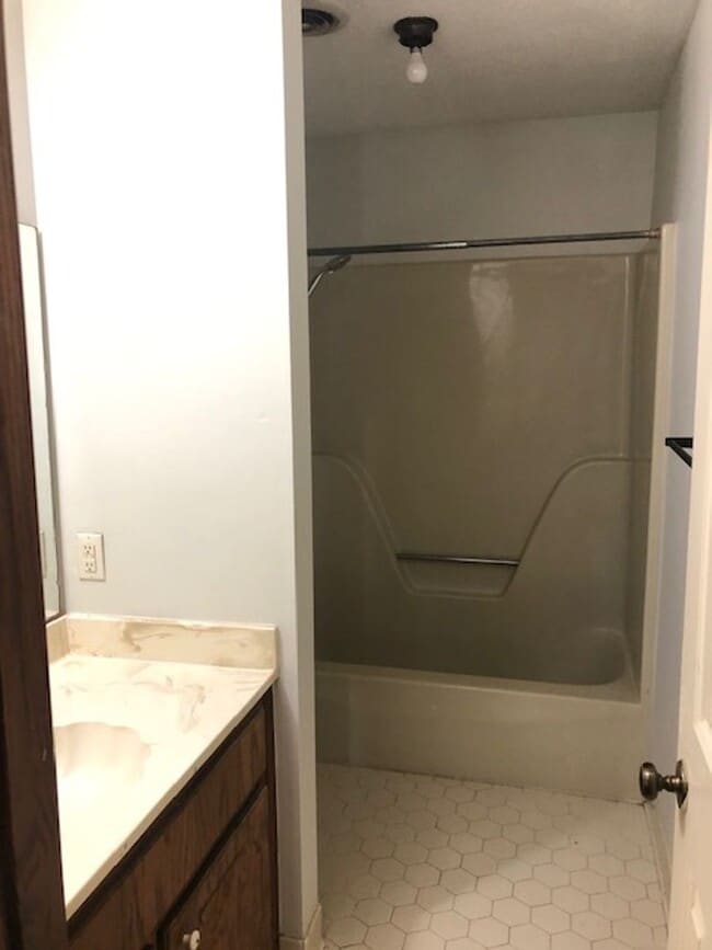 Photo - 118 Briarwood Cir