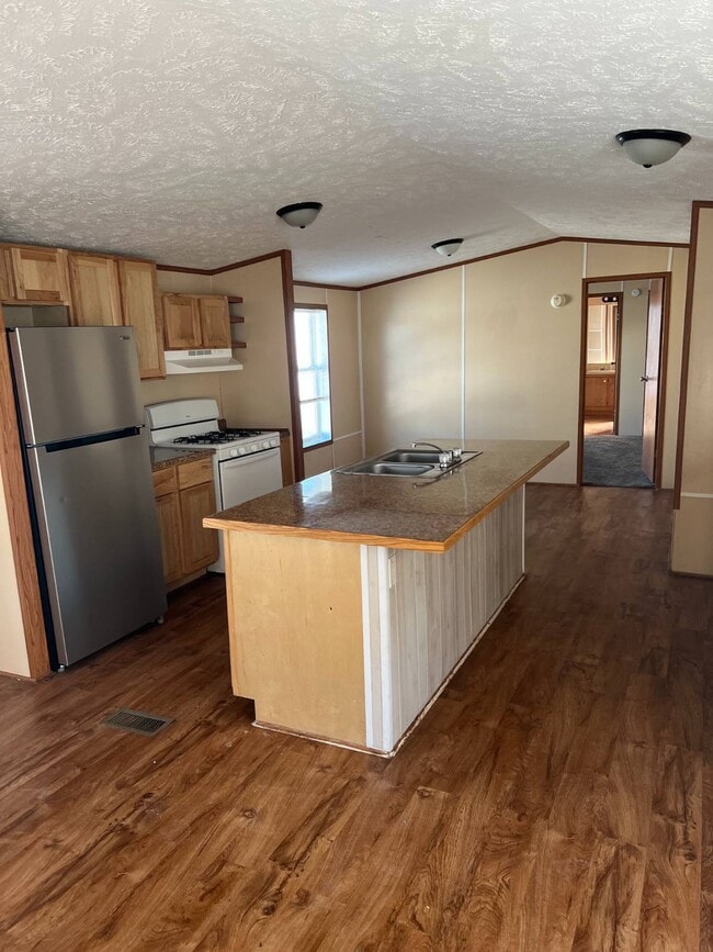 Photo - 200 E Zora St