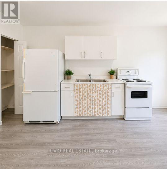 Photo - 2967 St Clair Ave E
