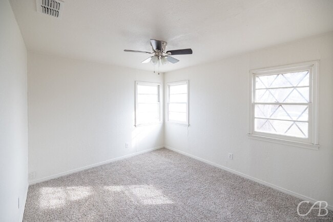 Photo - 4134 Russell Ave