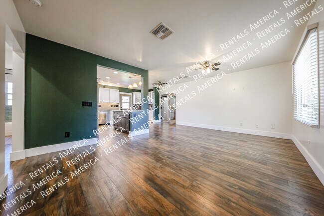 1310 W Glenrosa Ave