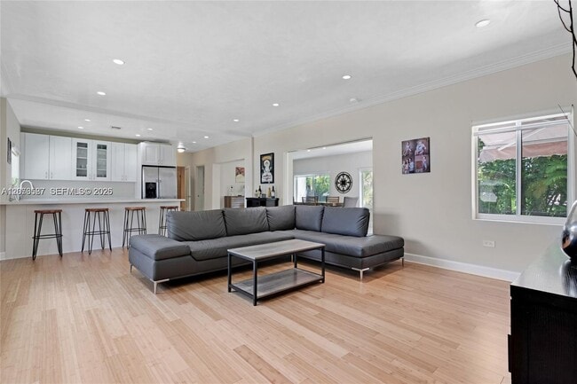 Photo - 535 SW 39th Ave