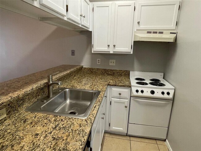 Photo - 1905 San Gabriel St Unit 105